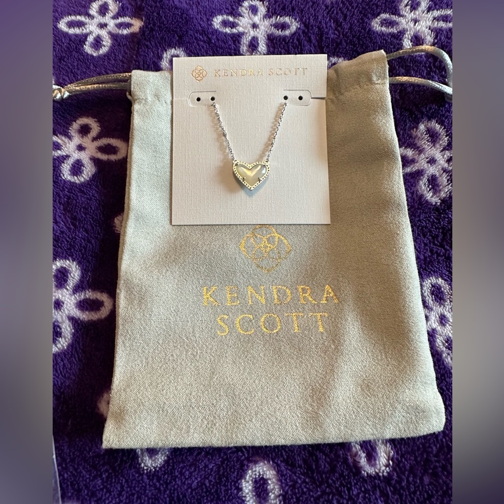 Kendra Scott Ari heart ivory